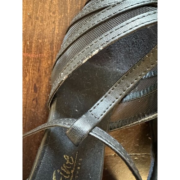 Very Fine Womens Black Dance Shoes Size 7.5 With Adjustable Strap & Kitten Heel - Picture 9 of 9